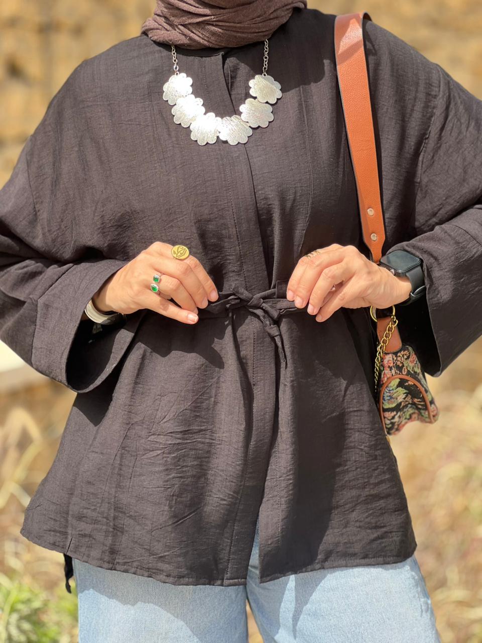 Linen blouse in Black