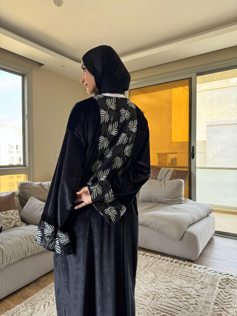 LIA KAFTAN in Black