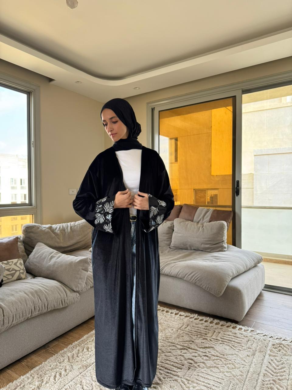LIA KAFTAN in Black